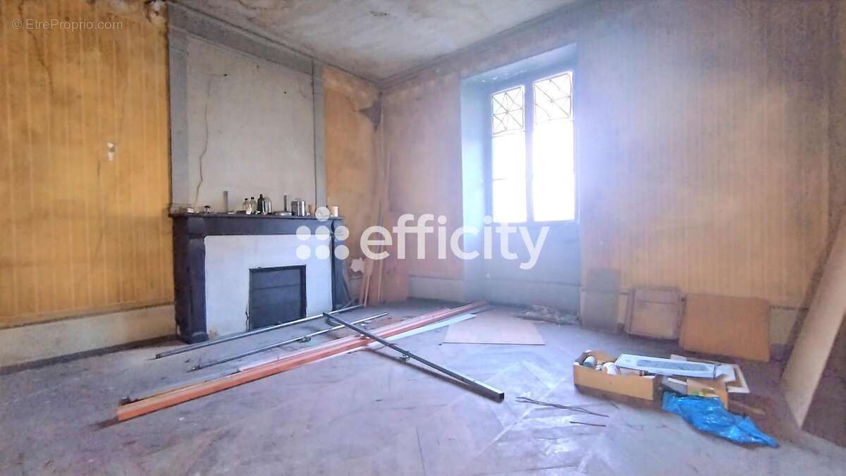 Maison à AIGUEPERSE