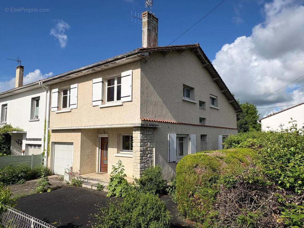 Photo 1 - Maison à SAINTES