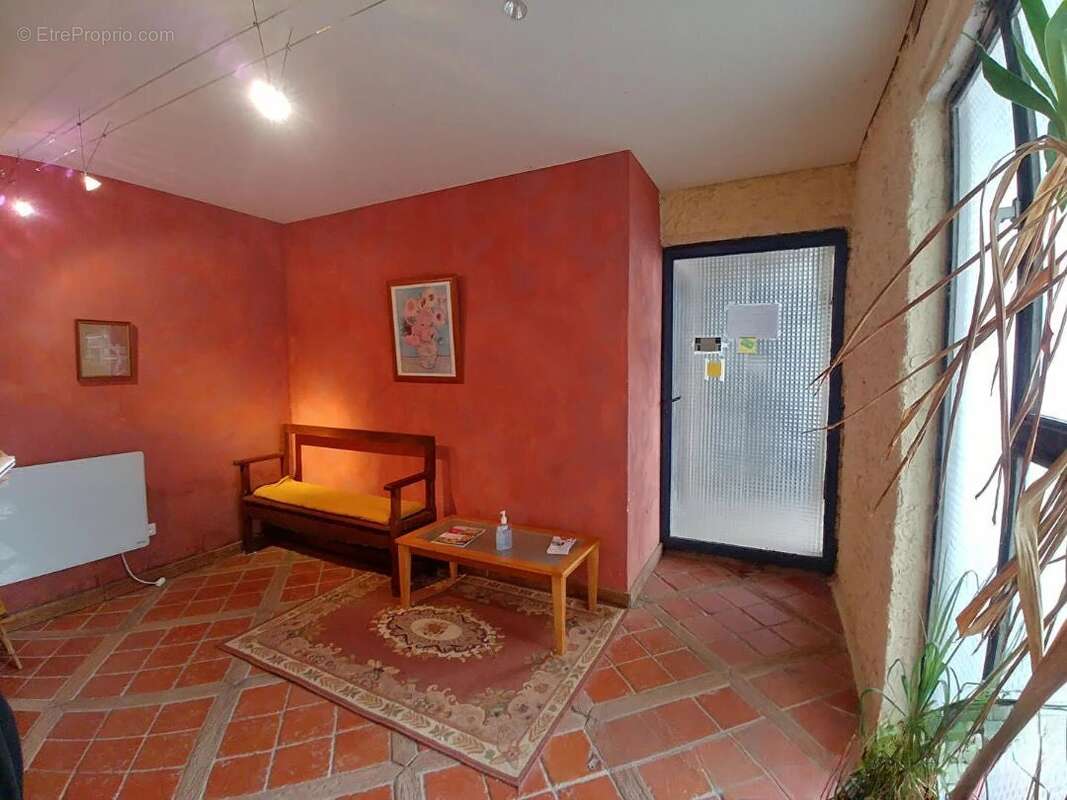 Commerce à PUYLAROQUE