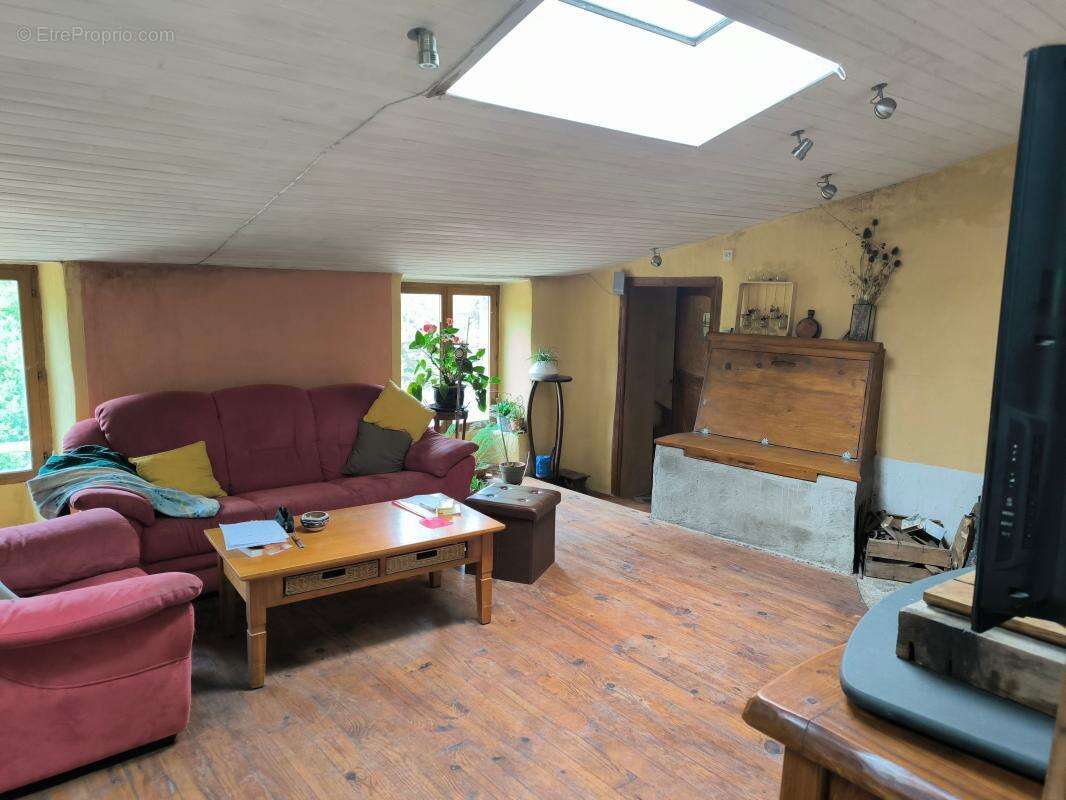 Maison en pierre  de 126 m2 terrain 5781 m2 + dependances+ gite - photo 12