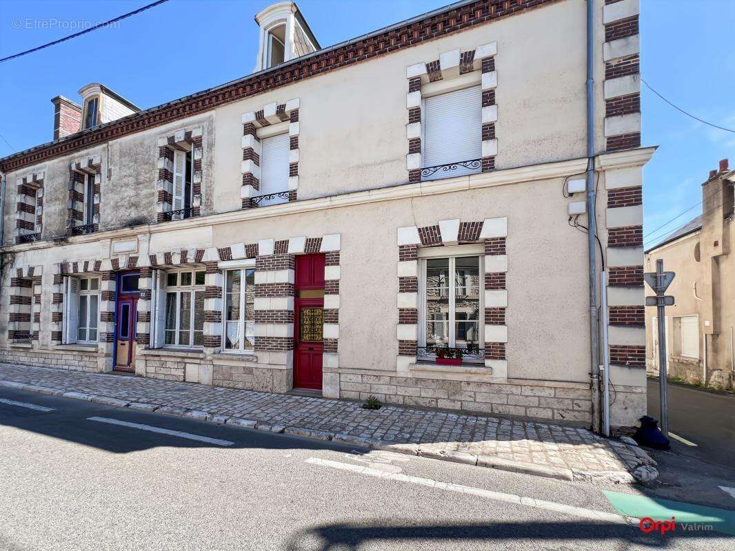 Coup de cœur au centre historique de Beaugency : Maison de ville rénovée avec charme et extérieur - photo 14