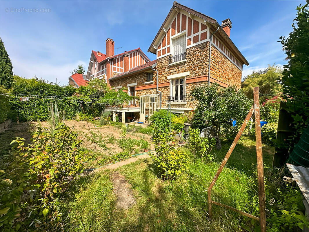 Maison à VERRIERES-LE-BUISSON