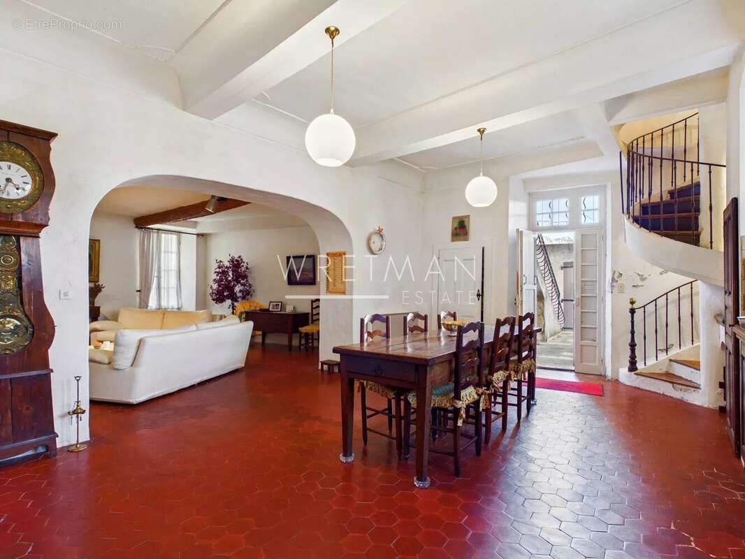 Maison à ROQUEBRUNE-SUR-ARGENS