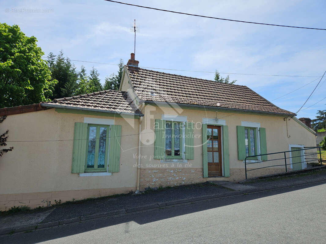 Maison à DOMPIERRE-SUR-BESBRE
