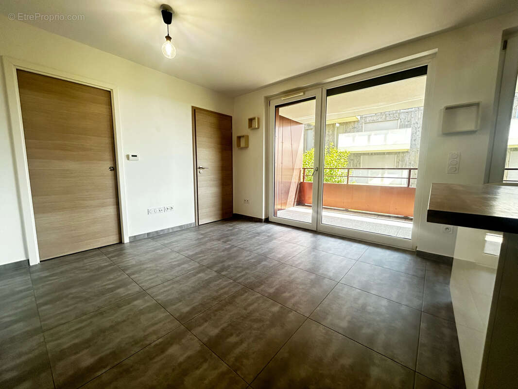 Spécial investisseur - 2 pièces - double garage - photo 3