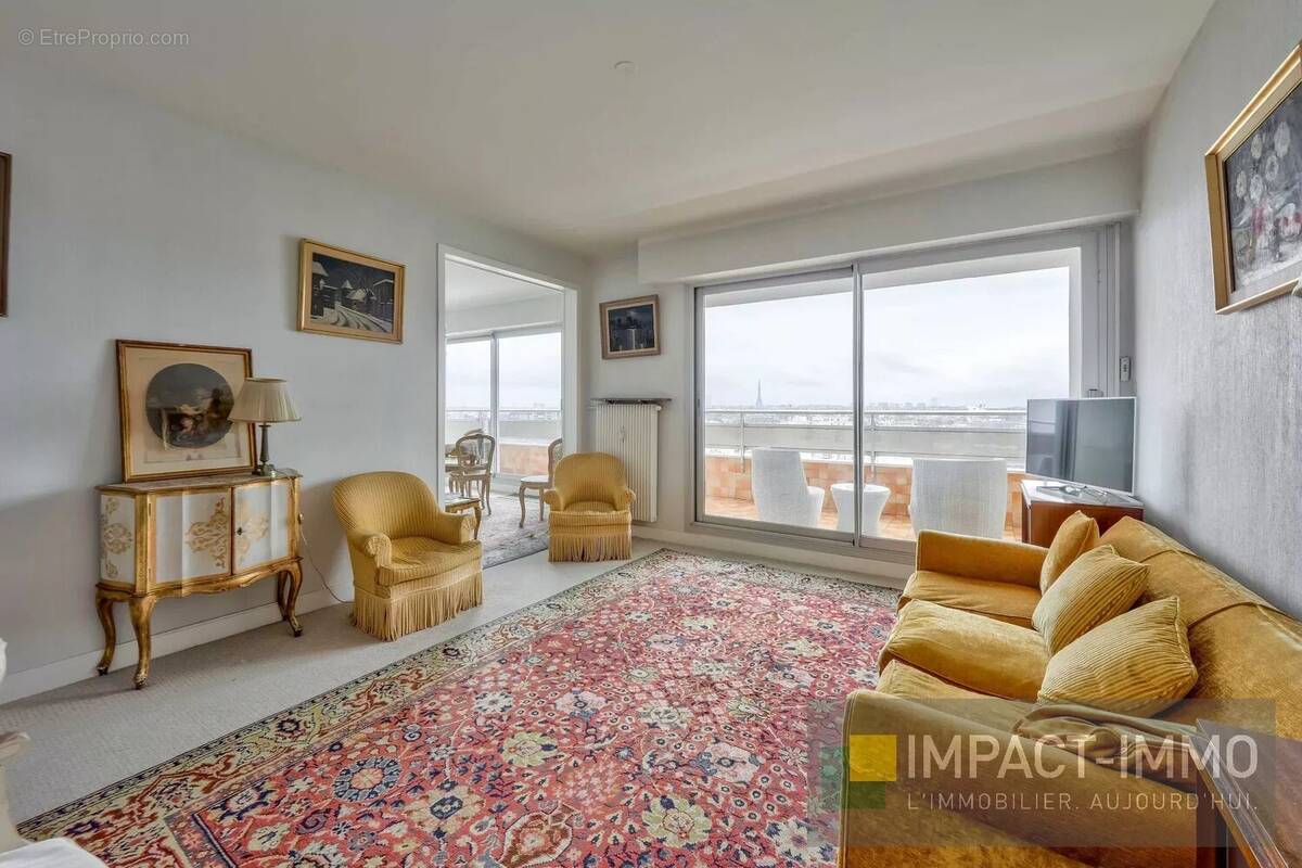 Appartement à COURBEVOIE