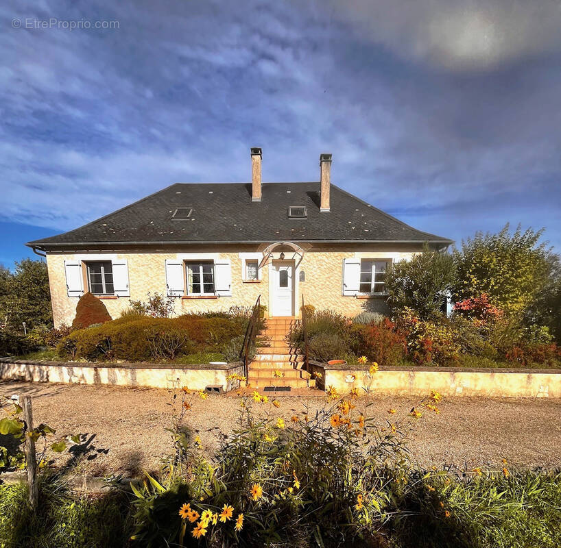 Maison à VARS-SUR-ROSEIX