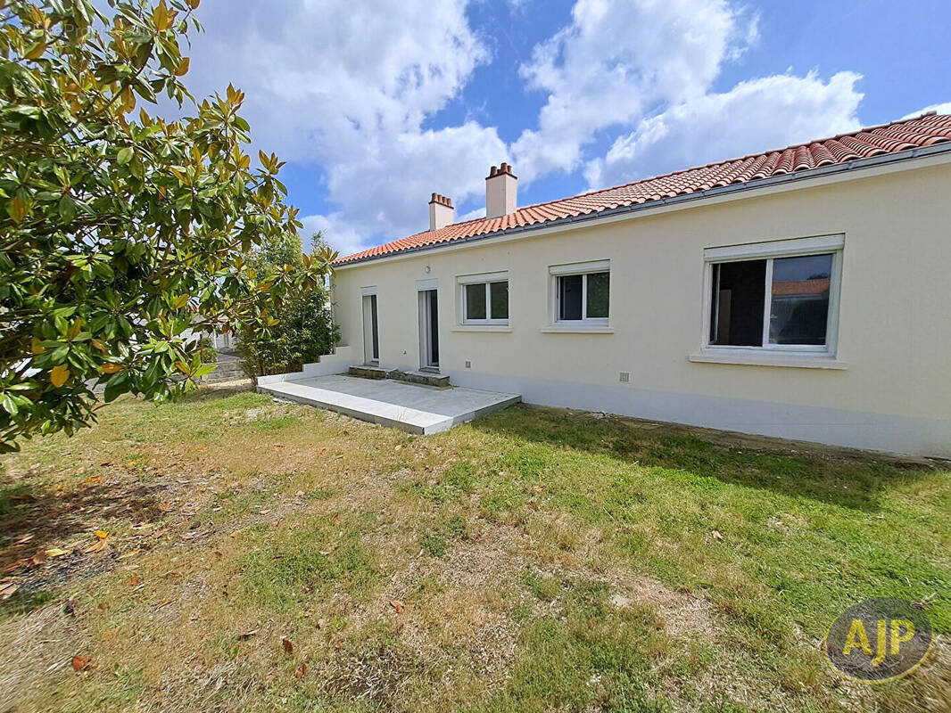 Maison à SAINT-CHRISTOPHE-DU-LIGNERON