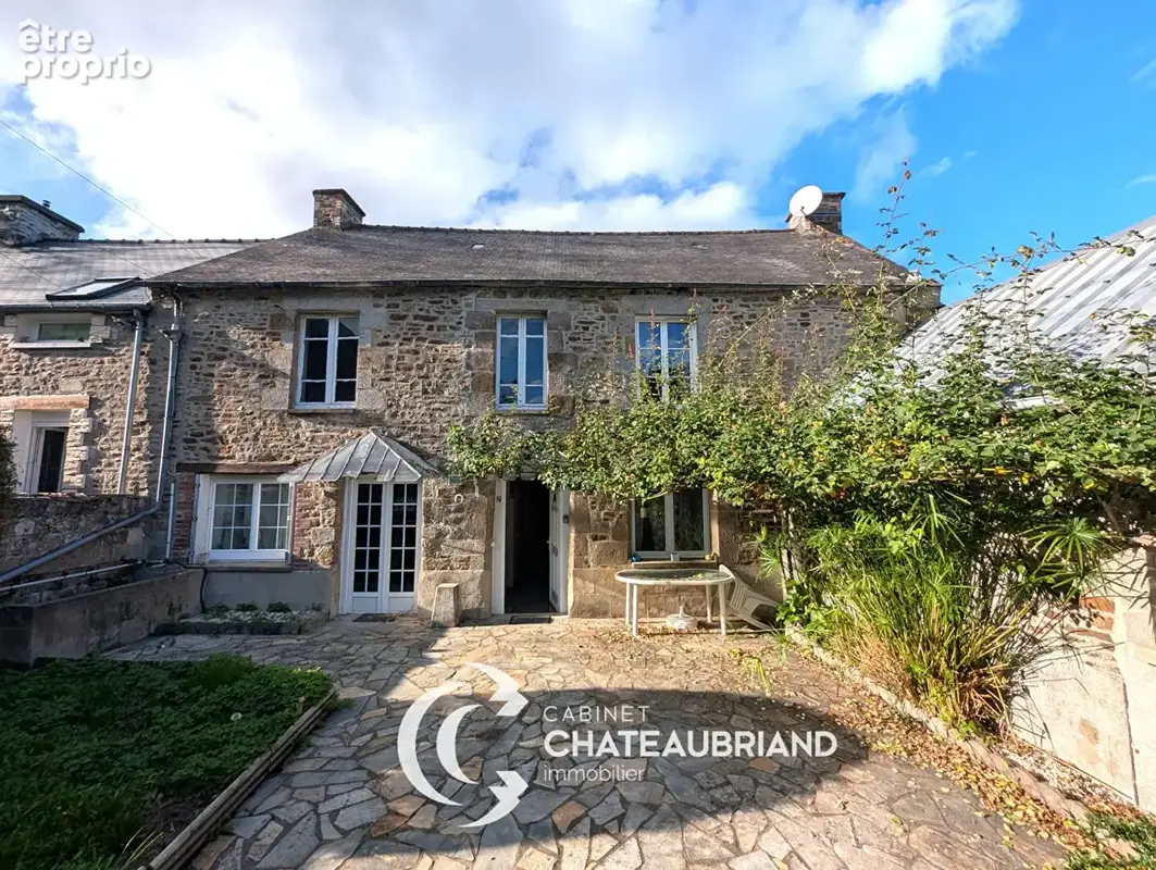 Maison en pierre à vendre à Saint-Broladre - 3 chambres et terrain de 463 m² - photo 1