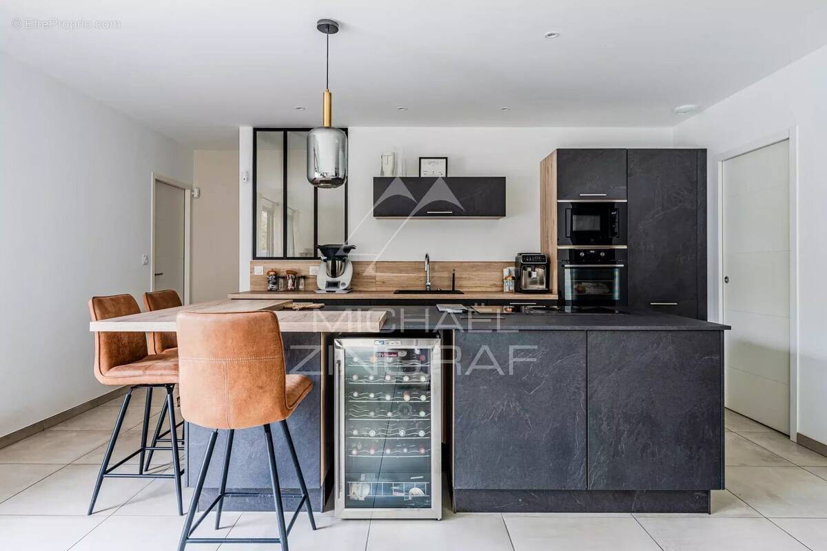À deux pas du Bassin, une villa moderne prête à vivre - photo 2