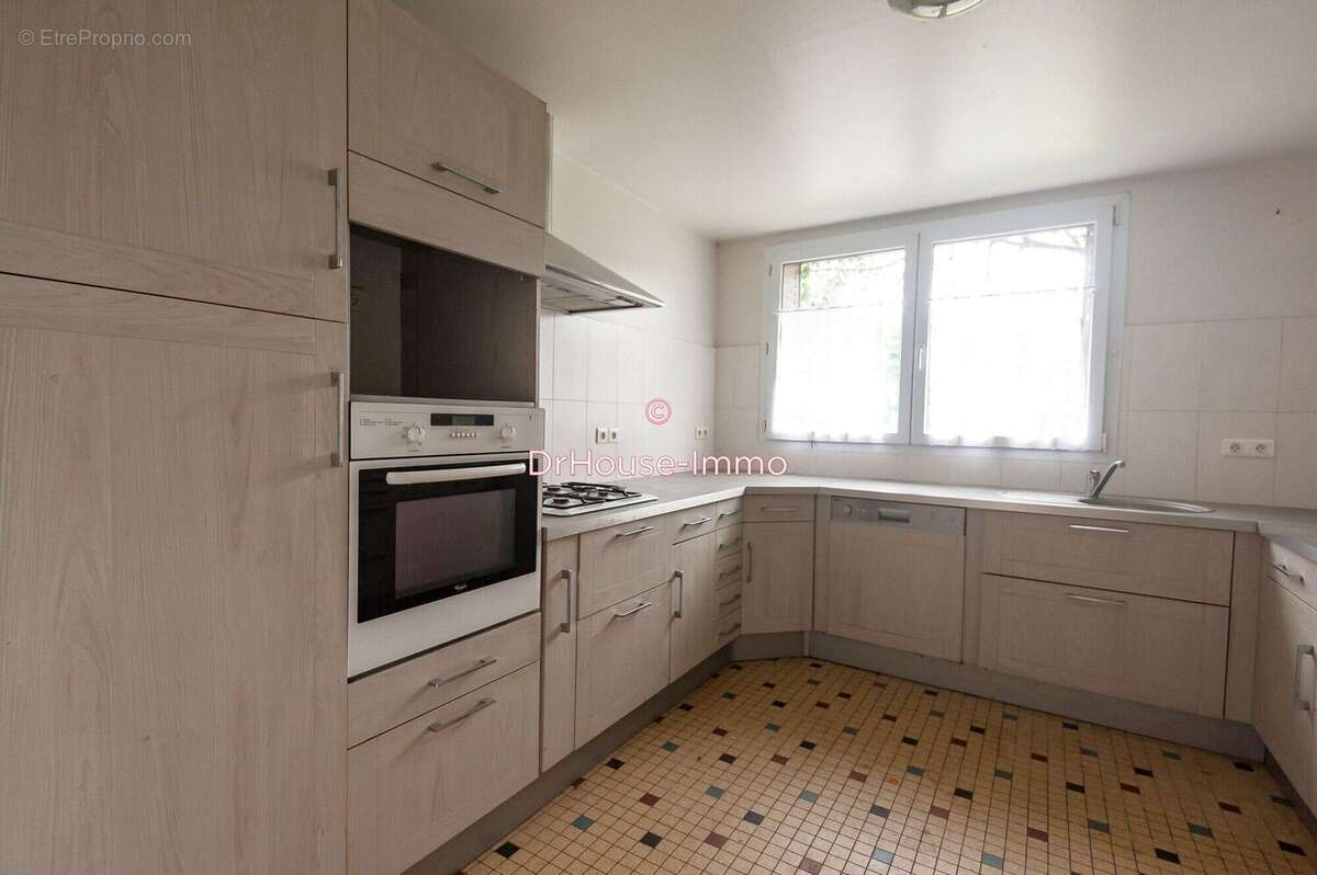 Maison 130 m² à Neuville-De-Poitou  - photo 2