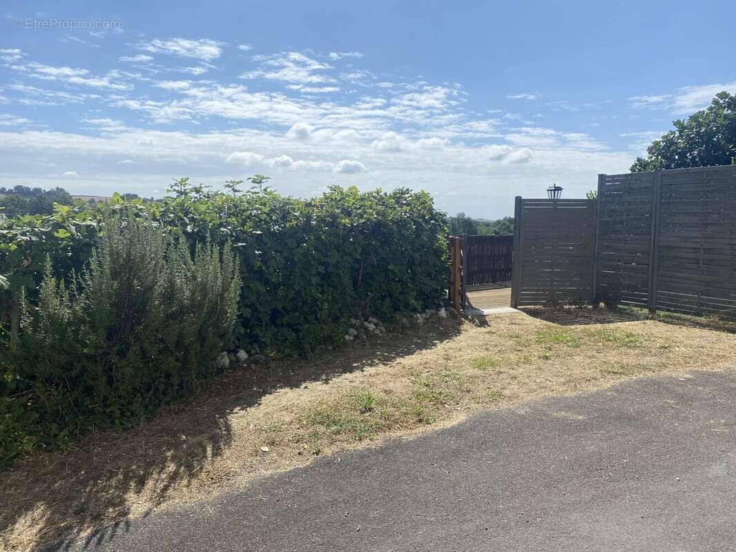 Maison à SALLES-LAVALETTE