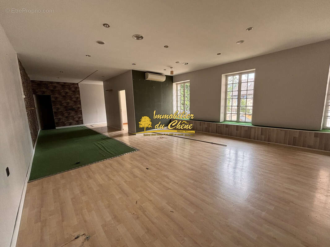 Commerce à LUXEUIL-LES-BAINS