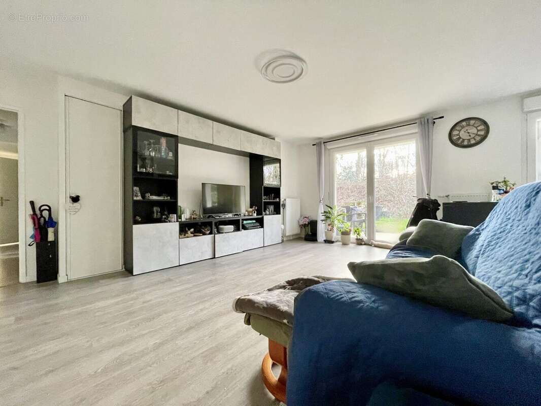 Appartement à VAUJOURS