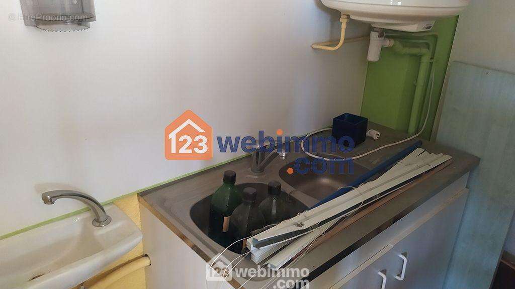 Commerce à SAINTES-MARIES-DE-LA-MER