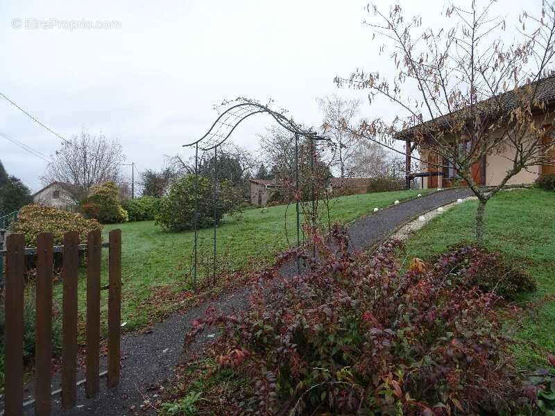 Maison à NEUVIC-ENTIER