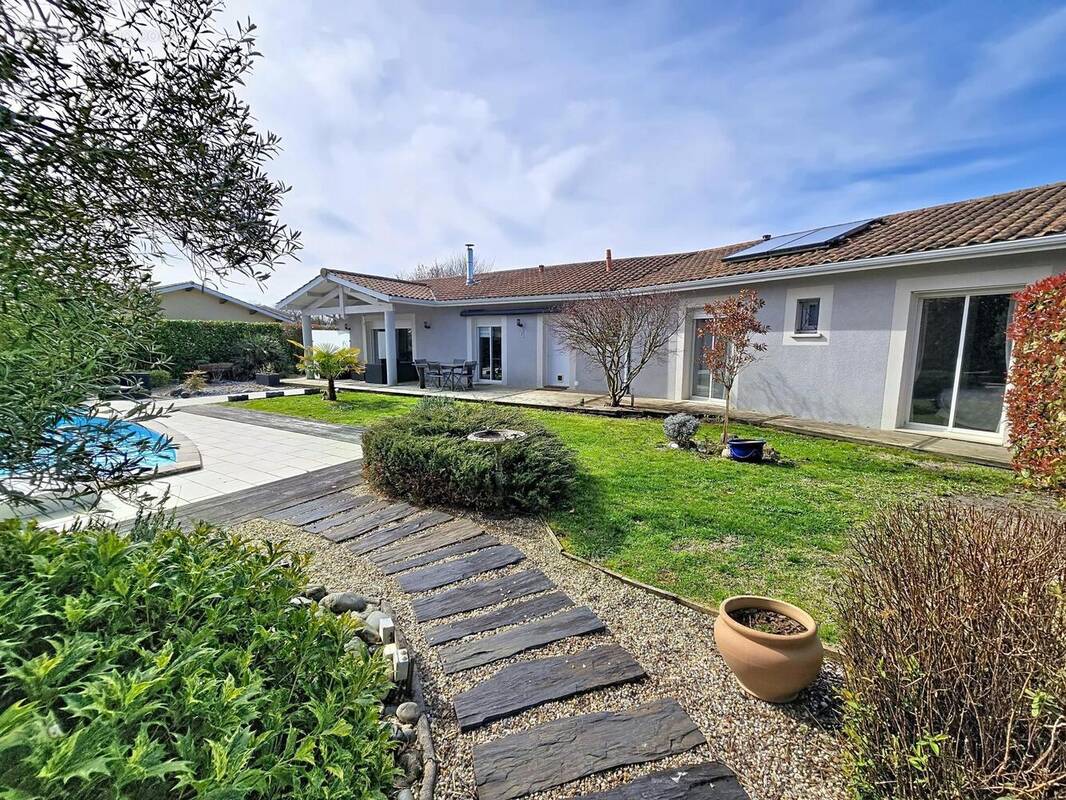 Photo 1 - Maison à SAINT-JEAN-D'ILLAC