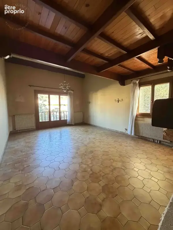 Villa 114M2 et rdc aménagé avec garage terrain de 331M2 - photo 8