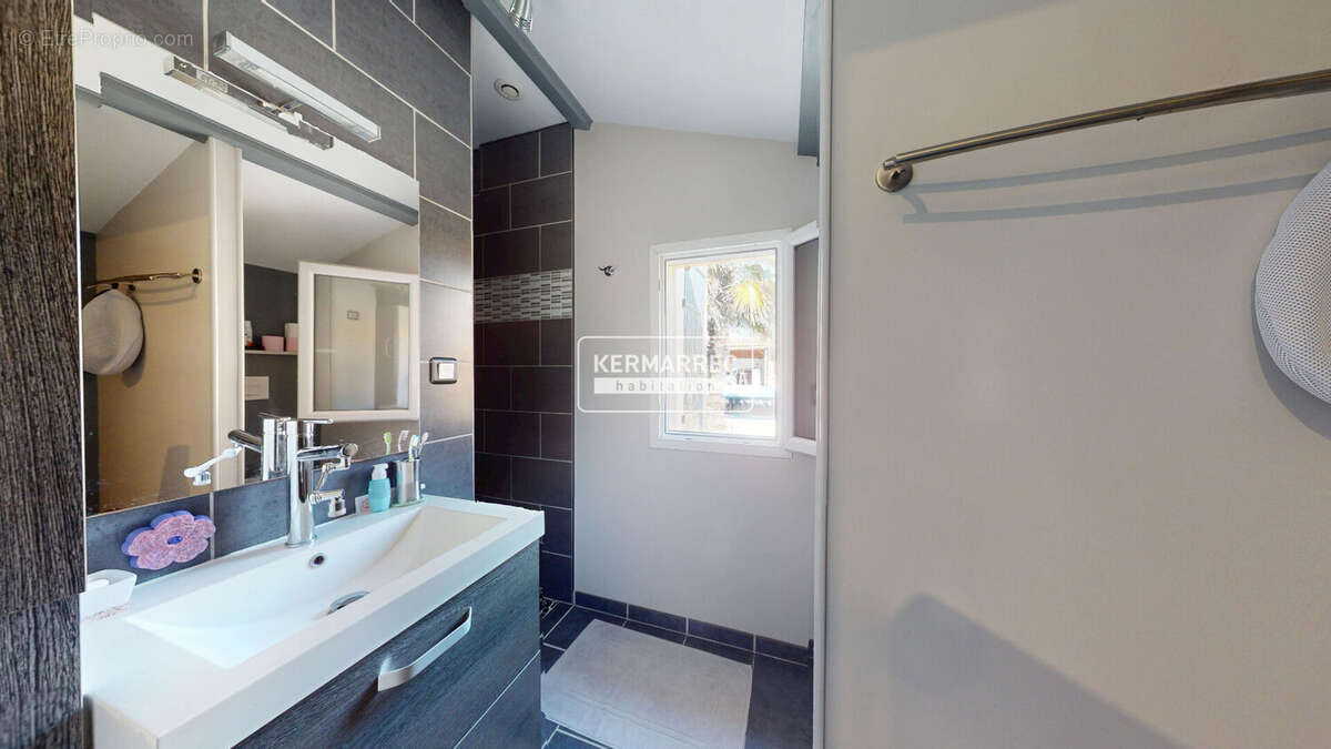 Maison plain-pied - 4 Chambres - Nombreuses annexes - photo 11