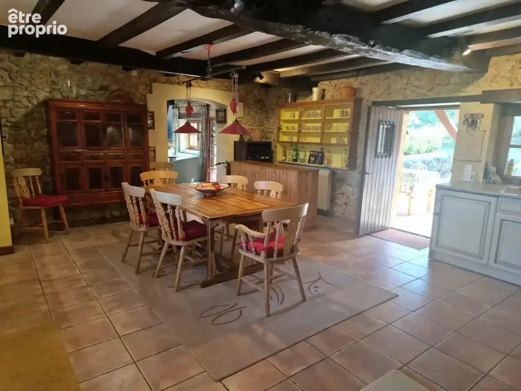 Fabuleuse maison en pierre avec 3 chambres et piscine - photo 4