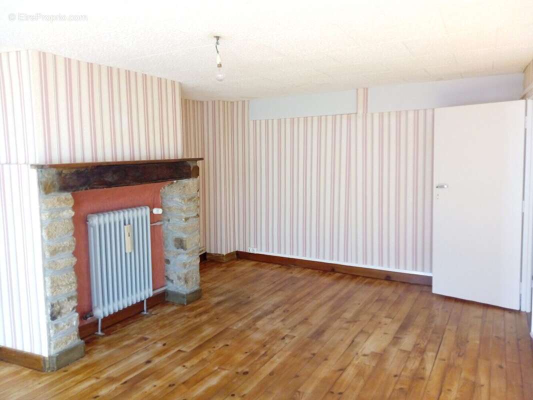 Maison à VILLAINES-LA-JUHEL