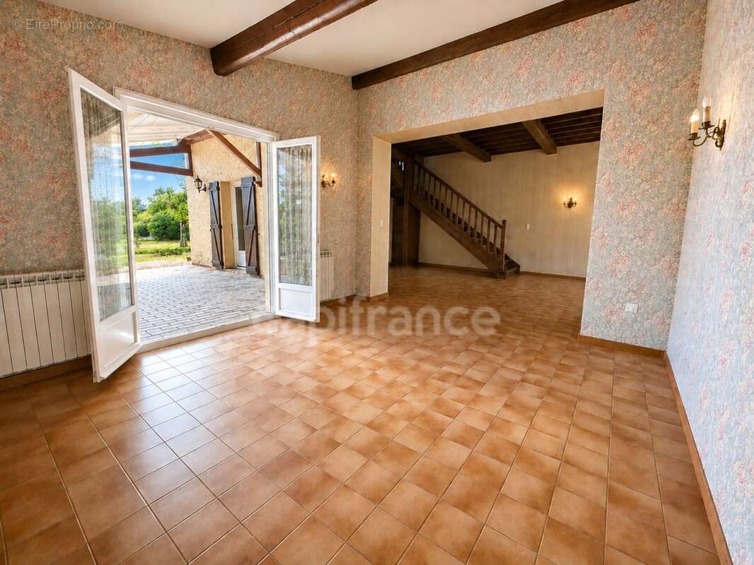 Maison à vendre à OUCHES 4 chambres 128m2 sur 2524m2 de terrain - dependance de 45m2 au sol - photo 2