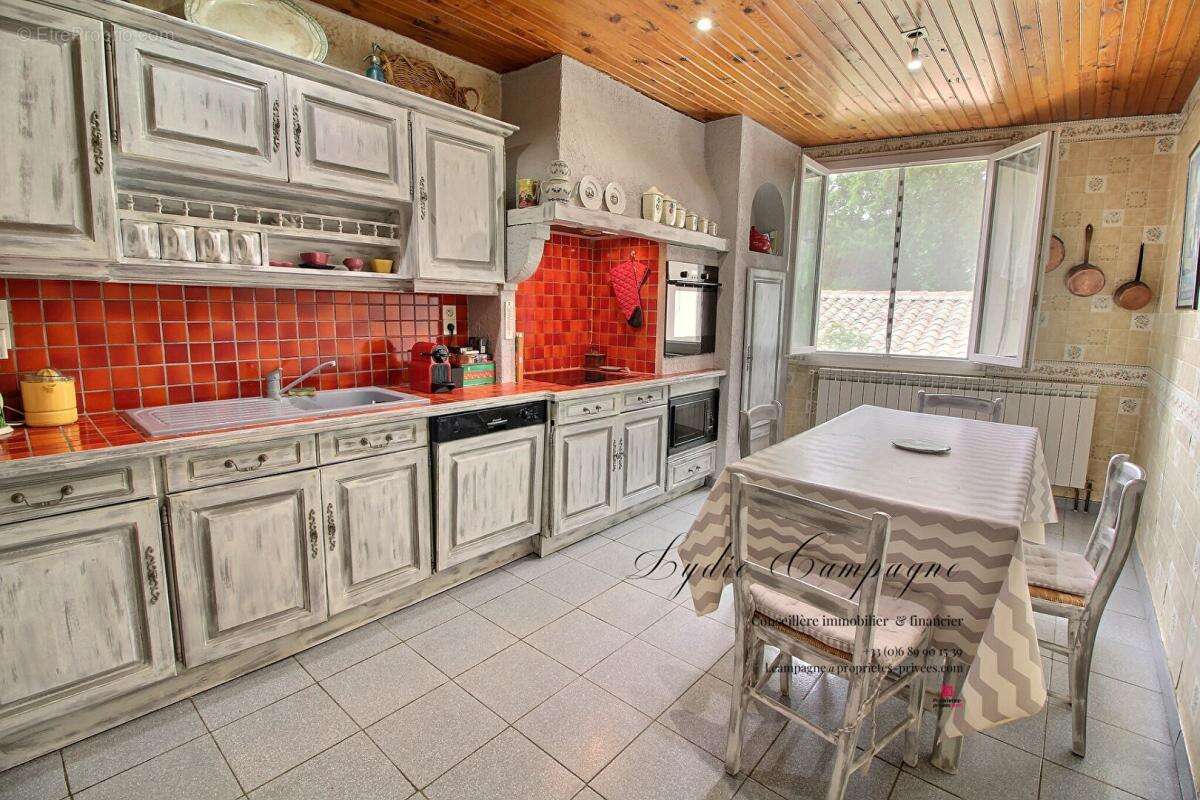 Maison vigneronne avec dépendance habitable, grand garage et terrain constructible - photo 6