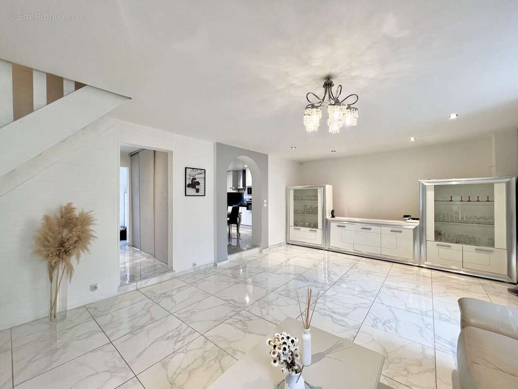 Maison à PONT-DE-CHERUY