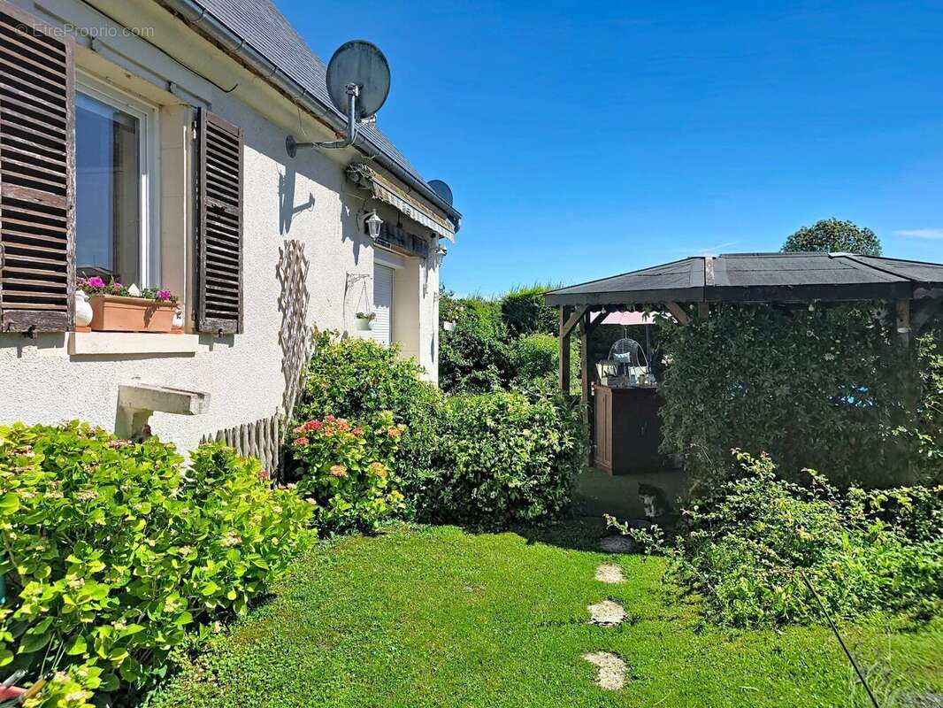 Maison à MONTBAVIN