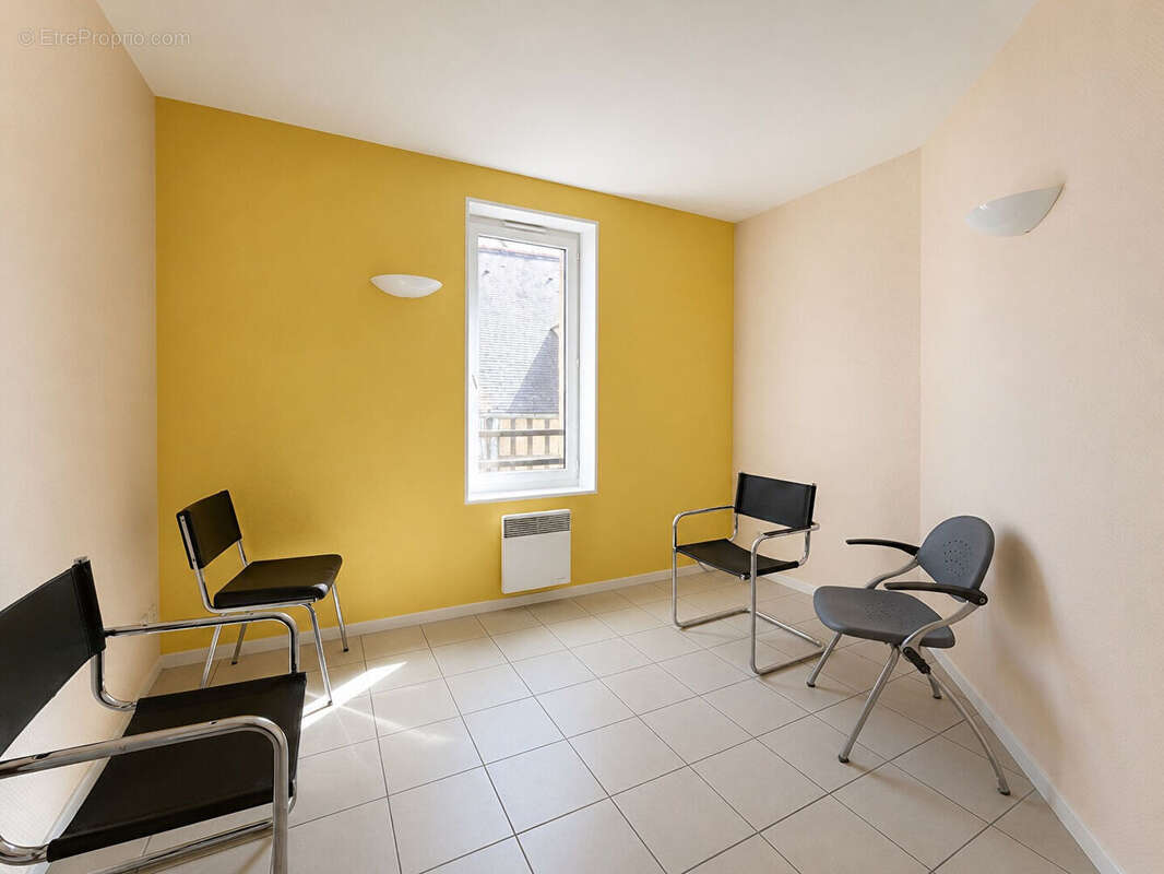 HYPER CENTRE, Local professionnel de 190 m² avec ascenseur, divisible et transformable en habitation - photo 4