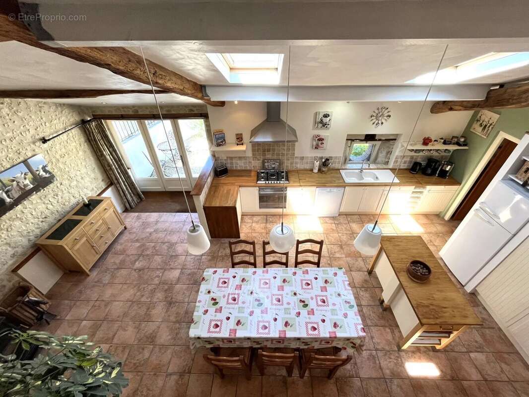 Maison à SAINT-LAURENT-DES-COMBES