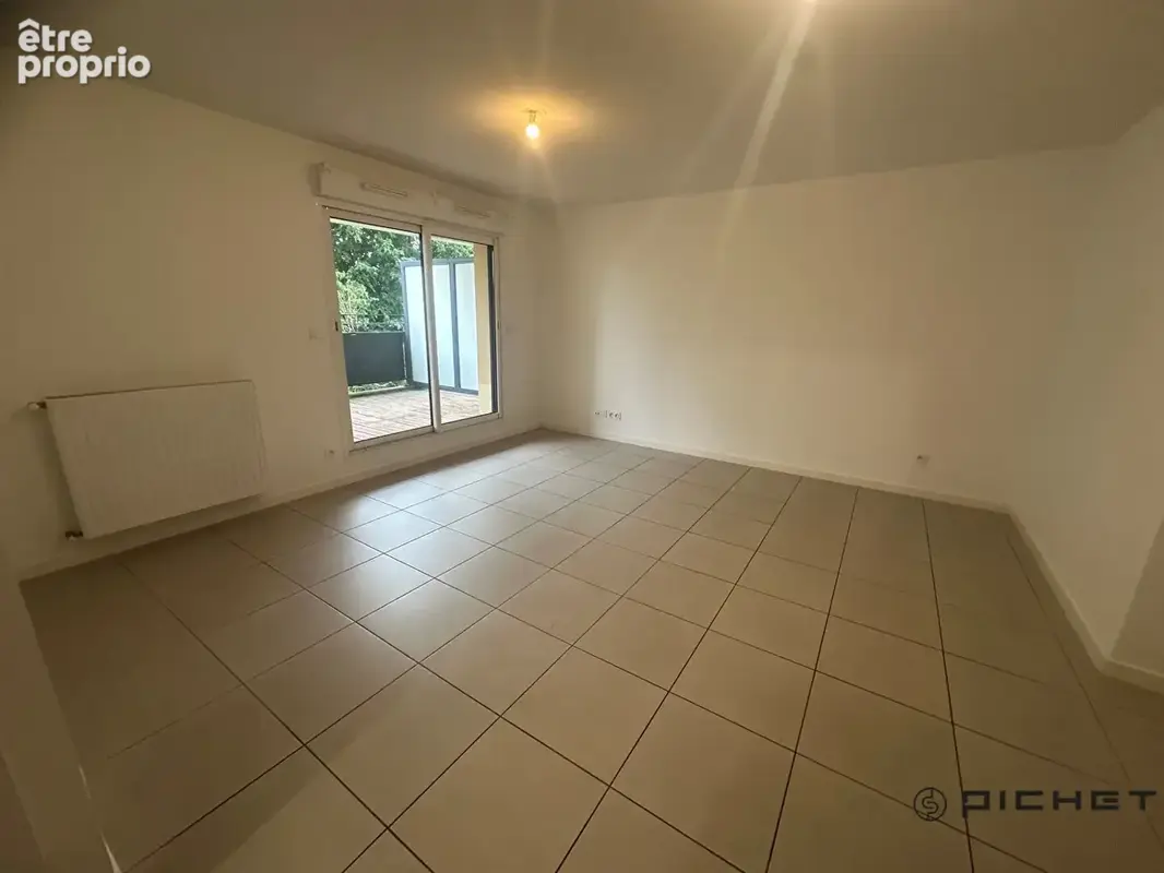 À Vendre Pessac Noès Appartement T3 avec Terrasse et Parking - photo 2