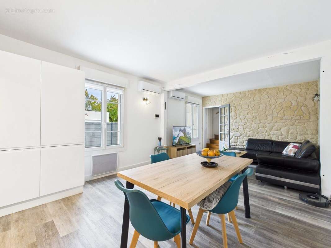 Maison à SAINTE-SAVINE