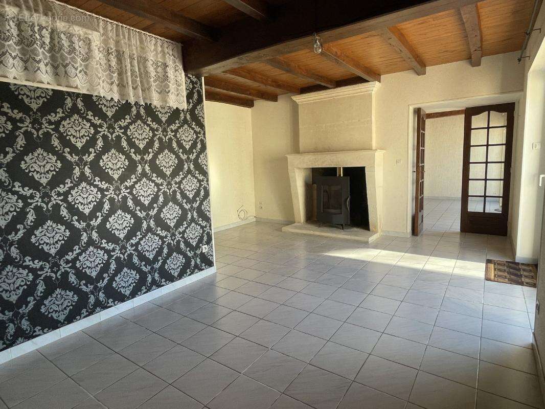 Maison à SAINT-SULPICE-D'ARNOULT