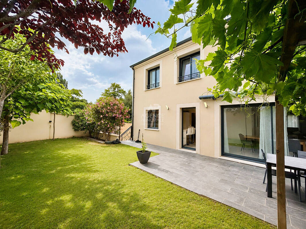 Maison à VERNEUIL-SUR-SEINE