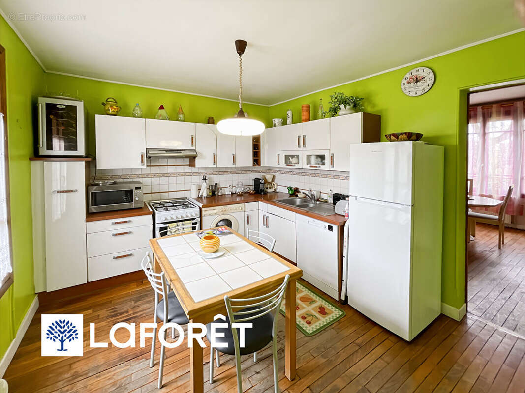 Maison à SAINTE-GENEVIEVE-DES-BOIS