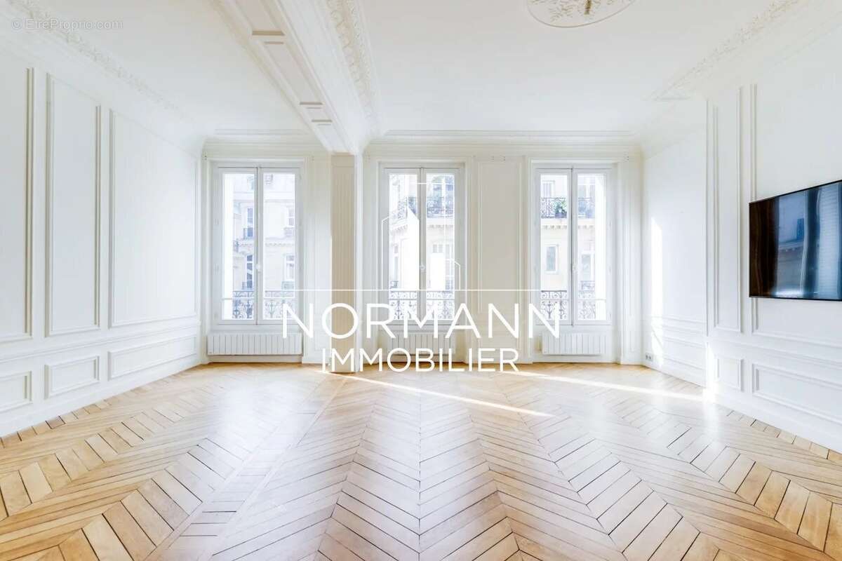 Appartement à PARIS-8E