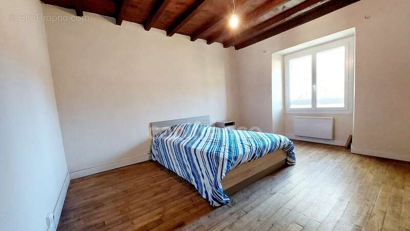 Maison au centre du village Prats du Périgord, 92m2, 4 pièces, 3 chambres, jardin, puits, grange avec fort potentiel - photo 7