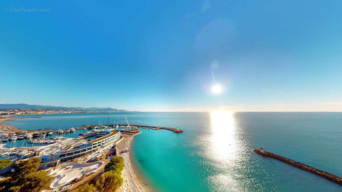 Appartement à VILLENEUVE-LOUBET