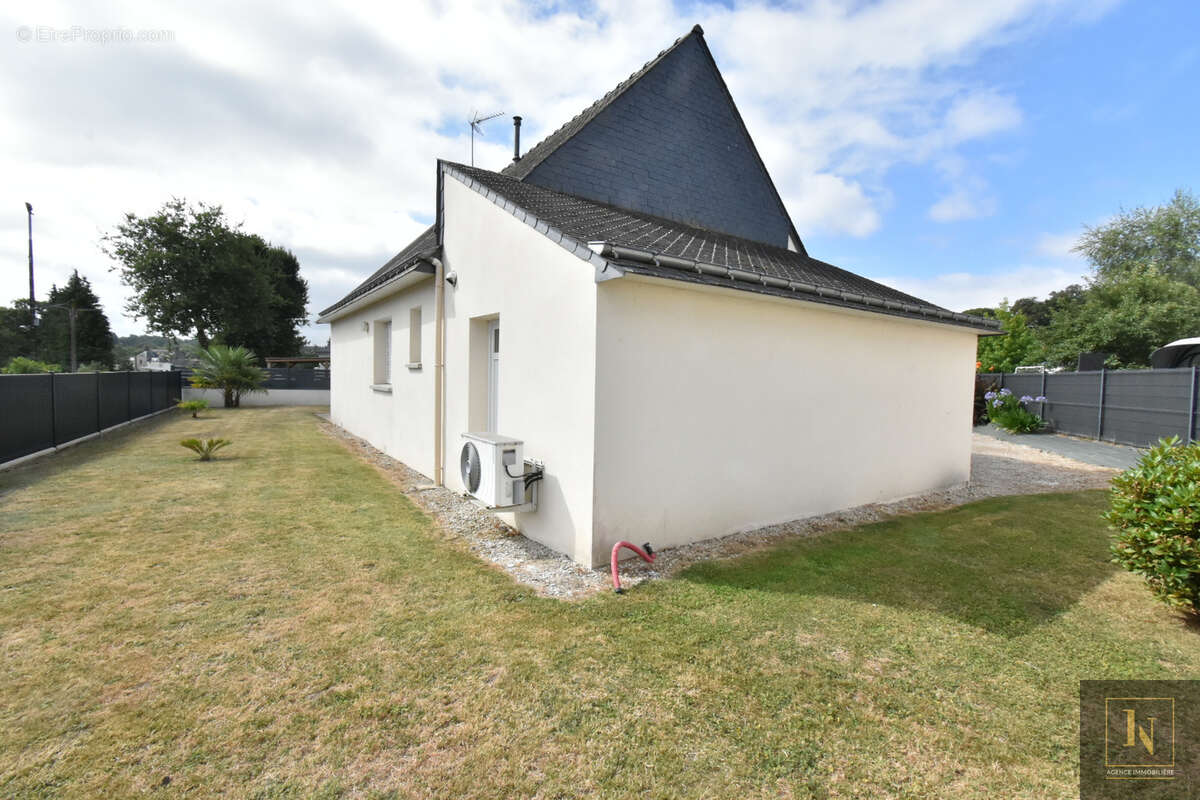 Maison à LOCQUELTAS