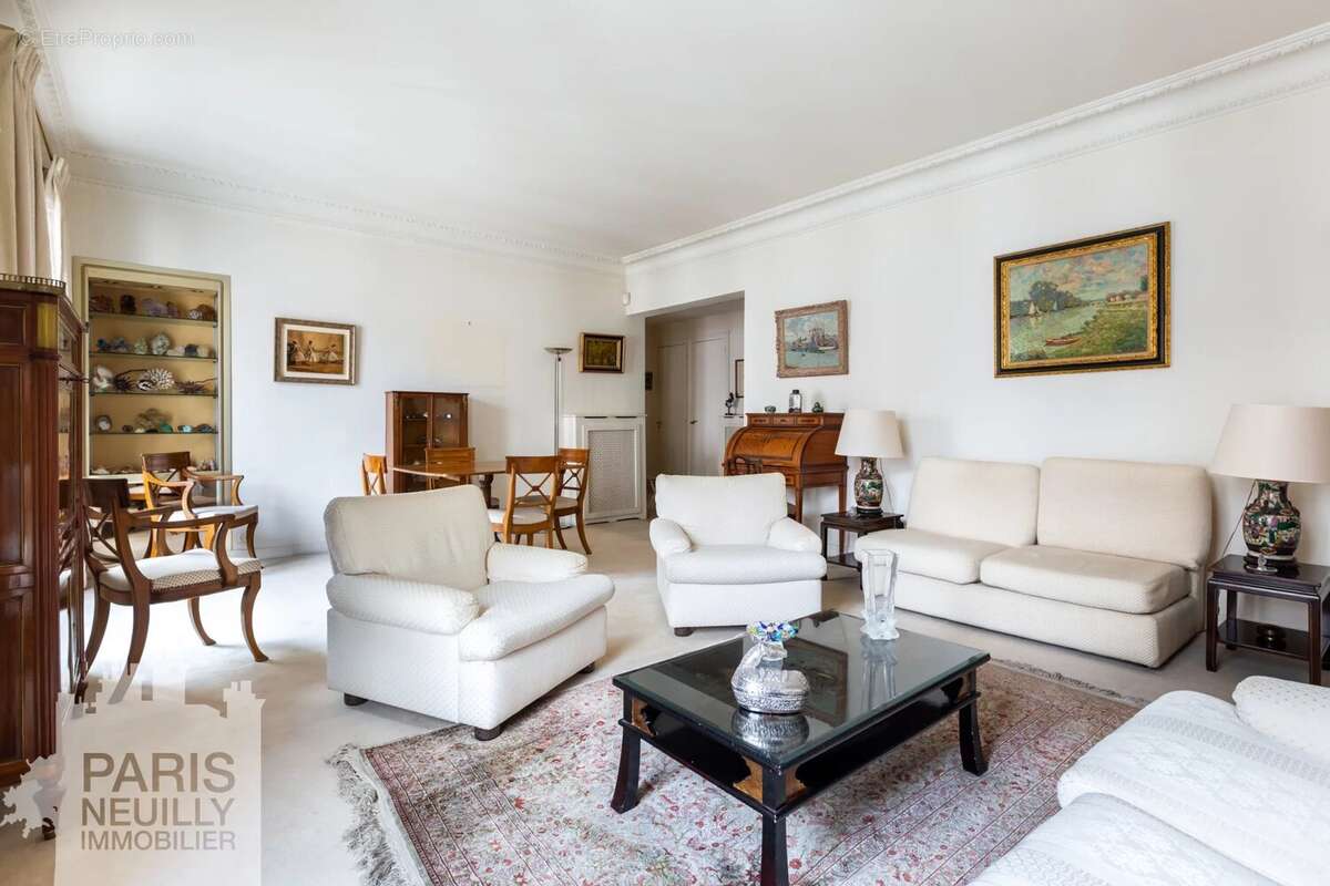 Appartement à PARIS-16E