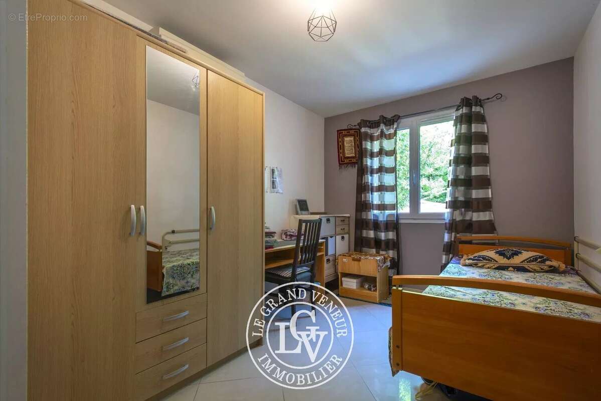 Maison à VENEUX-LES-SABLONS