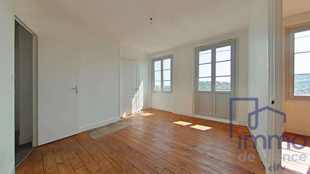 Appartement 59 m² à Saint-Etienne  - photo 4