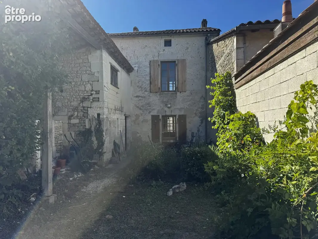 Maison de caractère avec beau potentiel - Champagne-et-Fontaine - photo 14
