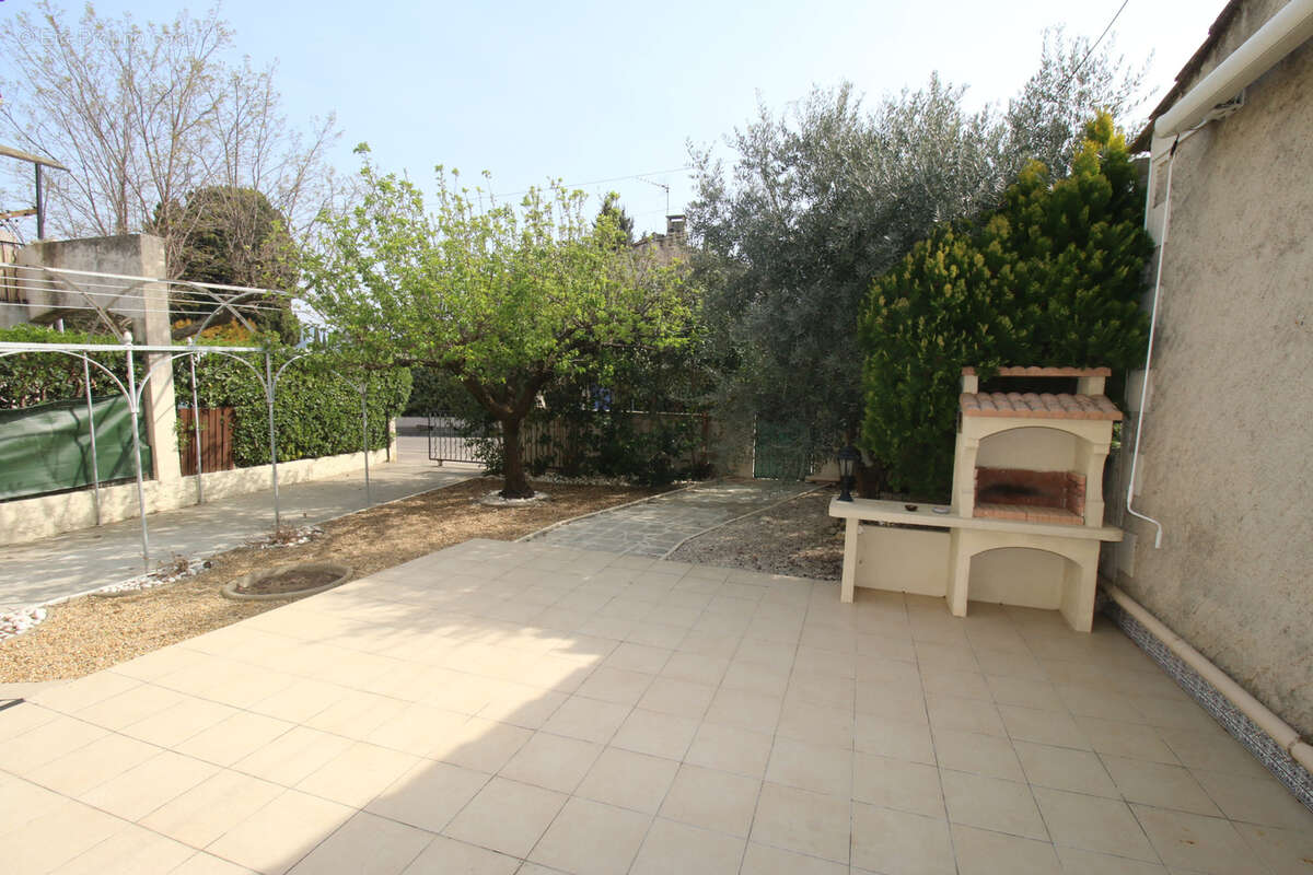 Maison à FONTVIEILLE