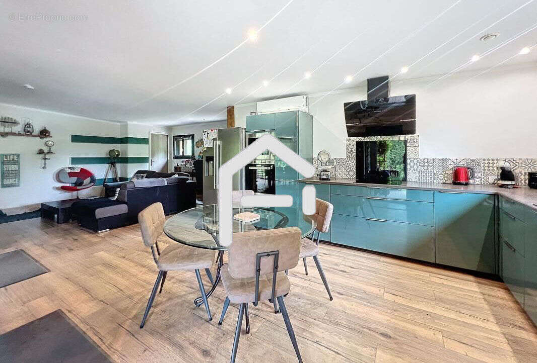 Maison à PERPEZAC-LE-NOIR