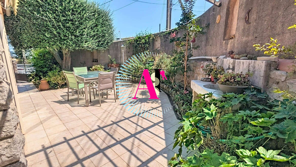 Belle terrasse avec store électrique - Maison à GRASSE
