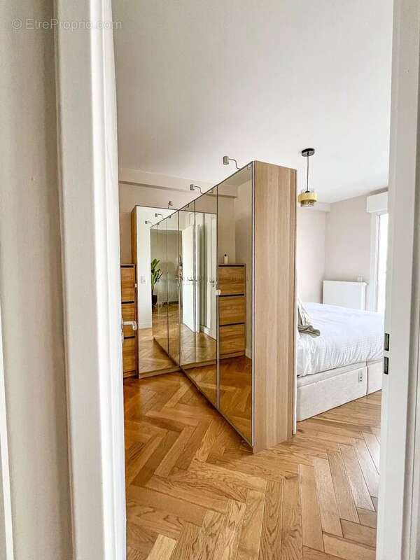 Appartement à COURBEVOIE