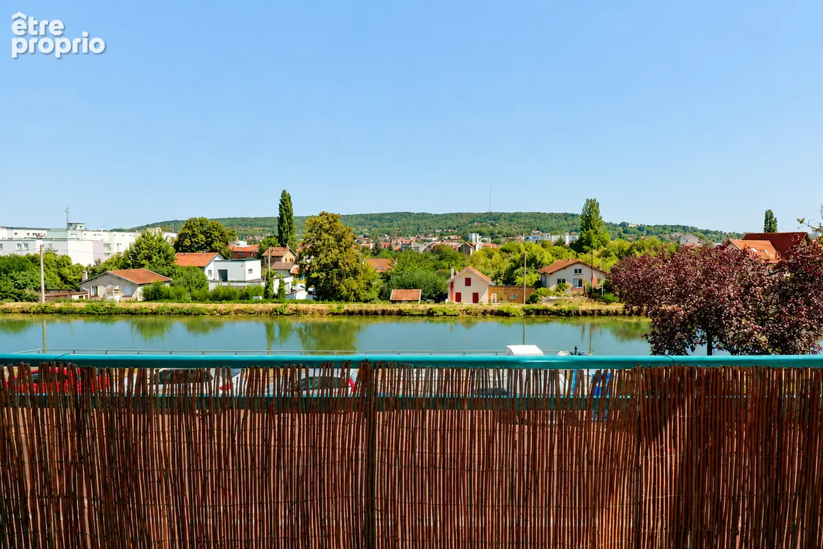 Bel appartement rénové de 82 m² avec terrasse, parking et vue dégagée - photo 7