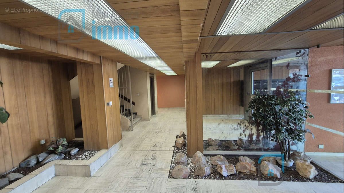 Bourges, quartier Jean Jaurès - Appartement T3 + parking - photo 8